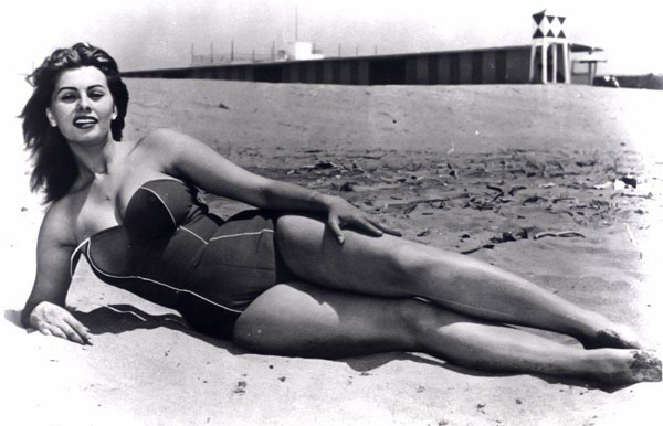 Sophia Loren on the beach in Naples