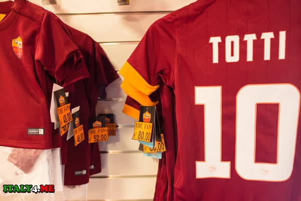 Totti's football T-shirt for 80 EUR Totti's football T-shirt