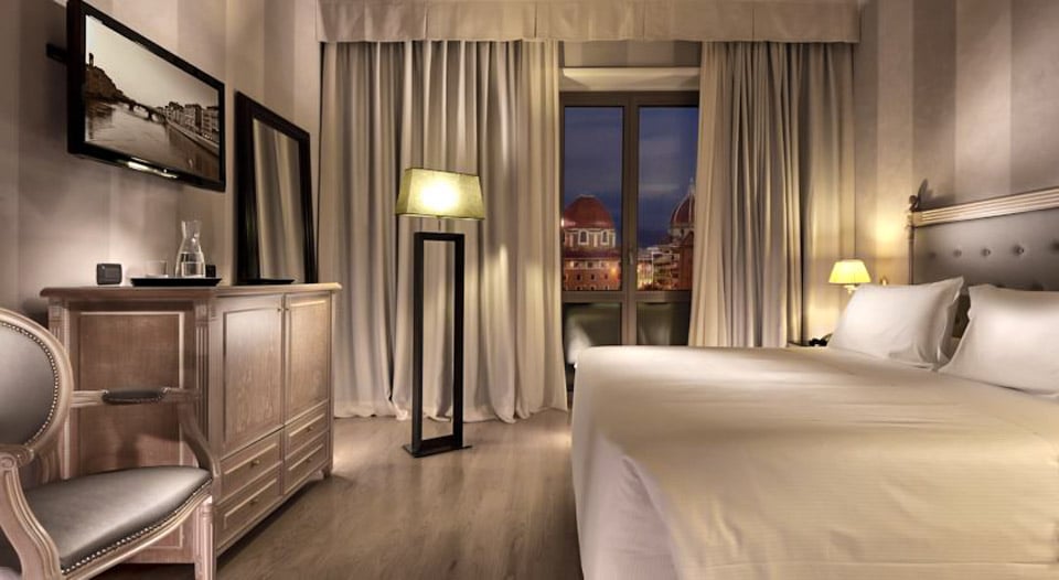 4-star hotel to the central station of Florence