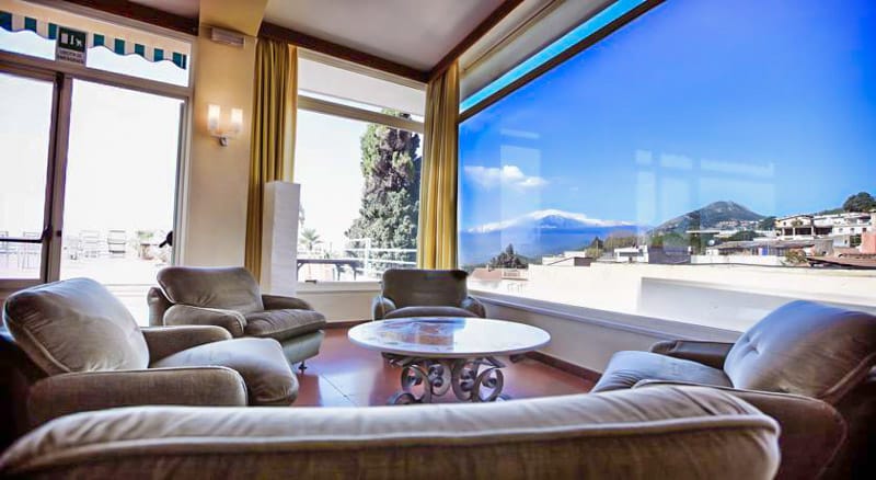 cheap 3 star hotel in the center of Taormina