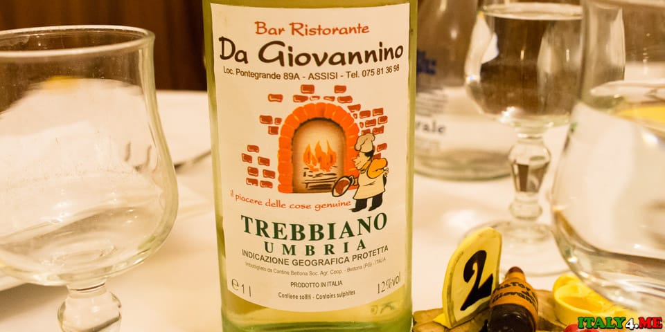 Italian homemade wine price of 5 euros per liter in Umbria