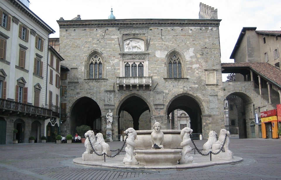 Fountain Contarini Bergamo Tourist Attraction