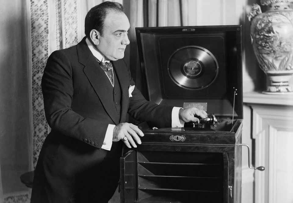 Caruso received minimal musical education