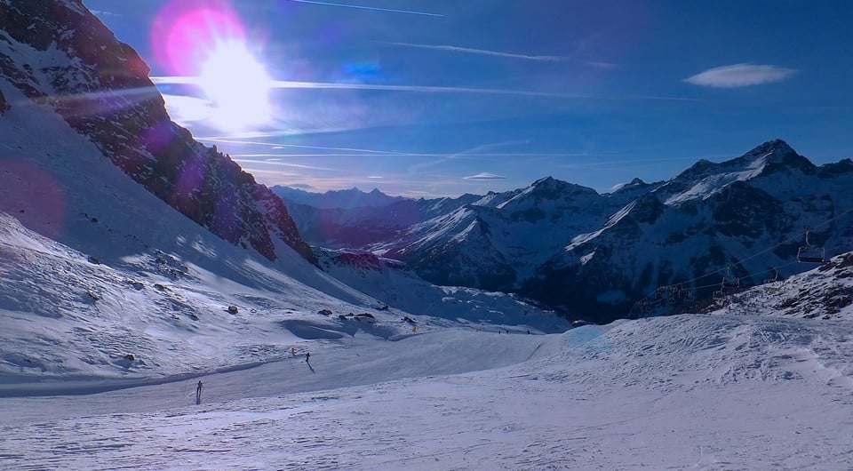 The skiing season lasts from November 26 to April 15