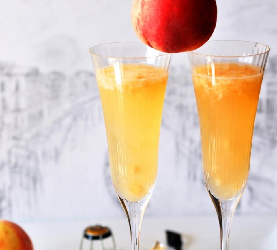 Bellini consists of 10 parts of sparkling wine and 5 parts of peach pulp