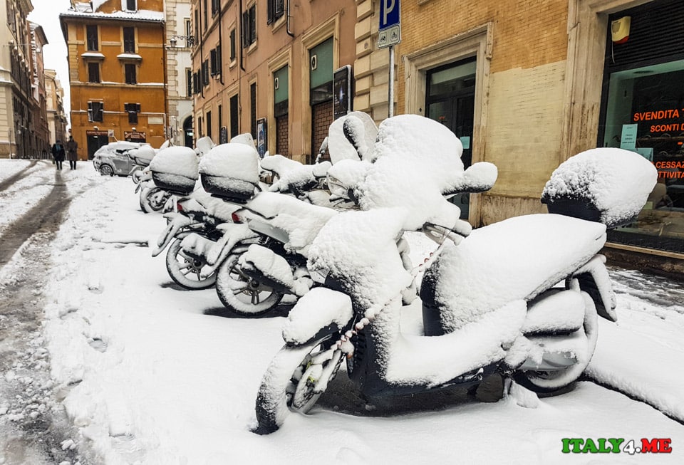 Snow in Rome blocked the transport system of the city