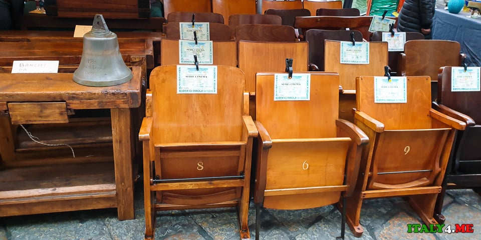 chairs at Navigli market
