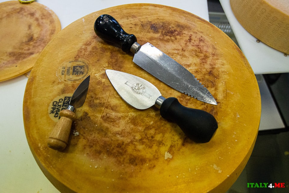 Special knives for cutting cheese