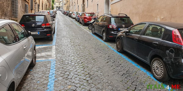 Blue line paid parking in Italy