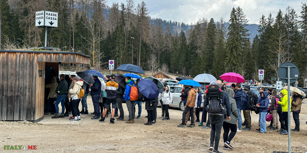 The queue at the cashier to pay for parking at Lake Braies in Italy